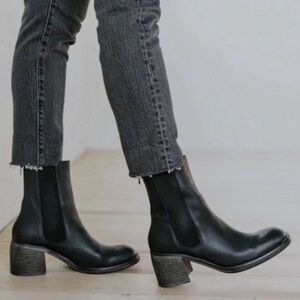 Free People | Essential Chelsea Boots Black Metallic Leather Size 38 (US 7.5–8)